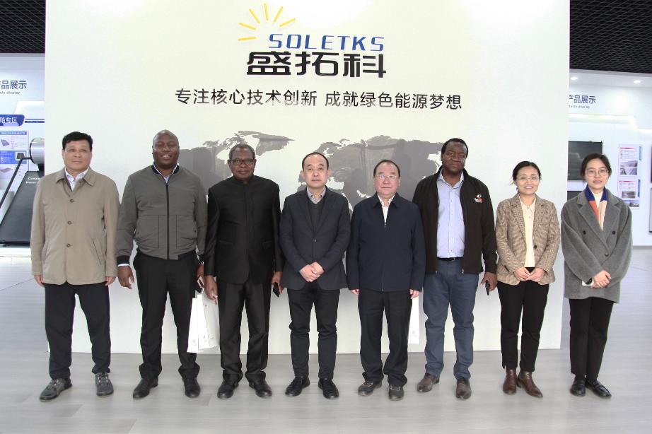 짐바브웨 대사 마틴 체돈도와 그의 대표단이 SOLETKS 그룹을 방문했습니다.